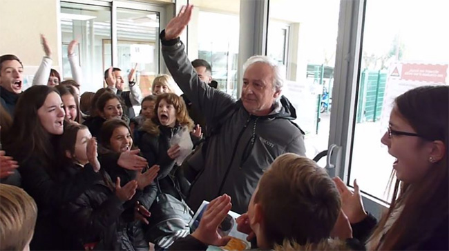 retiring teacher students guard of honor