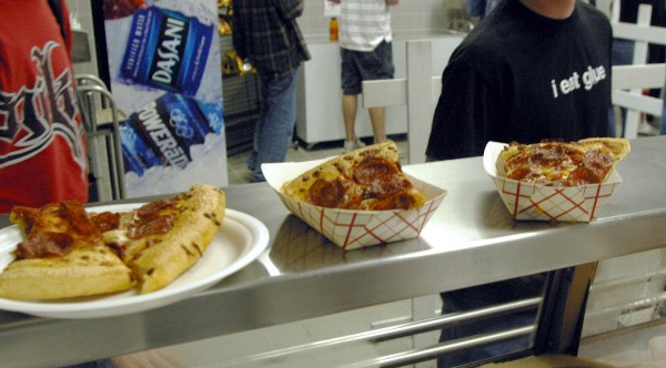 man pays off school lunches for all kids