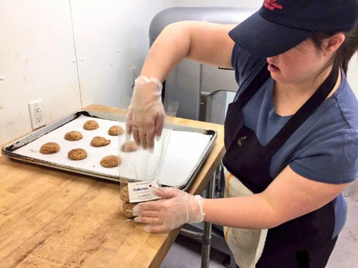 Down Syndrome woman opens bakery