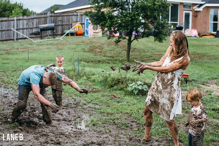 family mud photoshoot