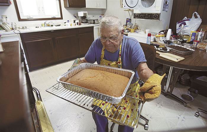 elderly man bakes free pies after wife passes good news