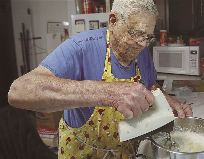 elderly man bakes free pies after wife passes good news