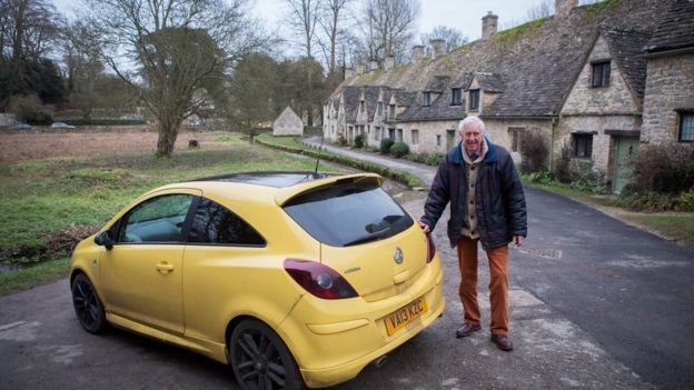 yellow cars rally for man