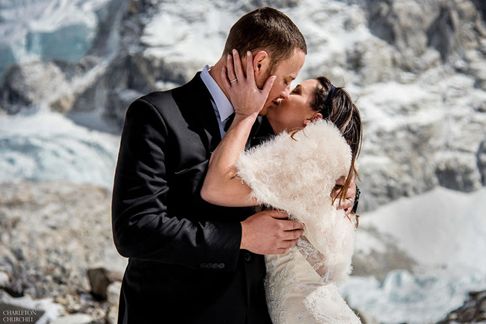 couple married mount everest pictures