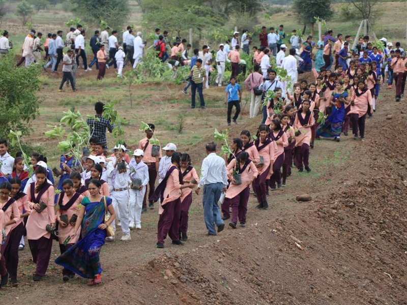 India breaks record planting trees 66 million