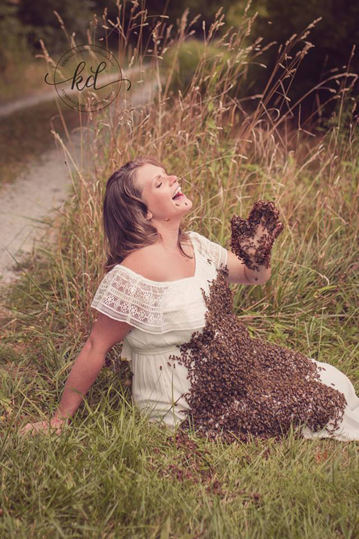 bee maternity photoshoot