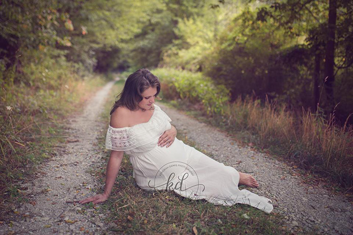 bee maternity photoshoot
