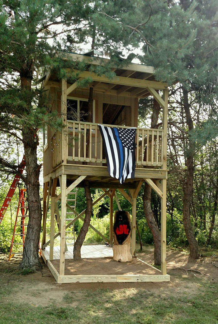 officers finish tree house slain cop