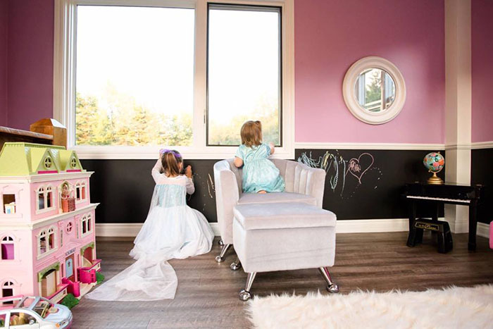 This Dad Built His Daughters The Most Epic Playhouse You'll Ever See 6eoyu-dad-builds-epic-playhouse-for-daughters-9