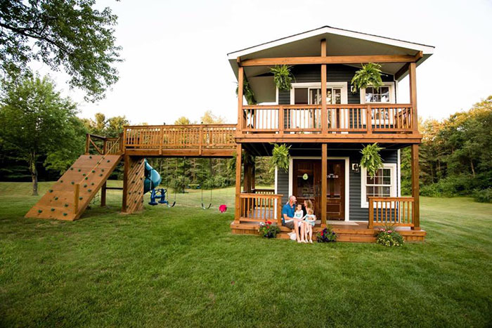 This Dad Built His Daughters The Most Epic Playhouse You'll Ever See  Fq44l-dad-builds-epic-playhouse-for-daughters-2