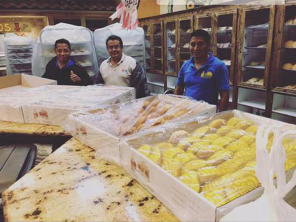 Mexican bakers make bread for Harvey victims