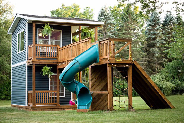 This Dad Built His Daughters The Most Epic Playhouse You'll Ever See  Lhjlz-dad-builds-epic-playhouse-for-daughters-4