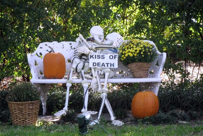 funny skeleton halloween decorations