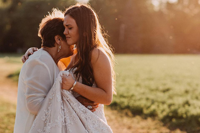 Bride Has A Surprise Photo Shoot With Her Terminally Ill Grandma, And We Can't Stop Crying 2c95t-grandma-bond-with-granddaughter-photoshoot-9