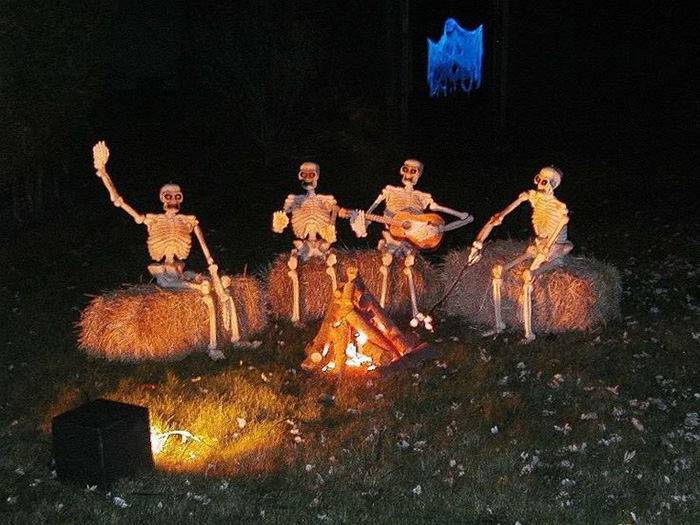 funny skeleton halloween decorations