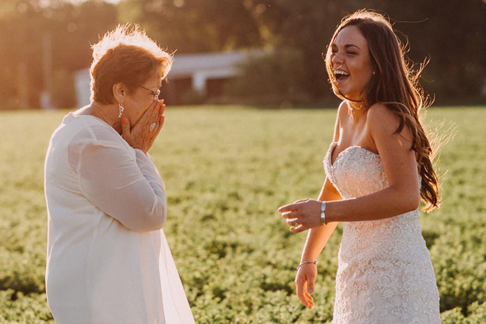 Bride Has A Surprise Photo Shoot With Her Terminally Ill Grandma, And We Can't Stop Crying 9mp73-grandma-bond-with-granddaughter-photoshoot-4