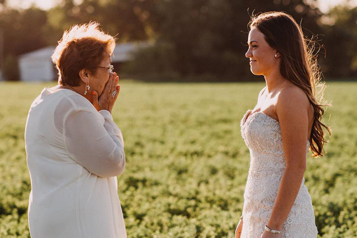 Bride Has A Surprise Photo Shoot With Her Terminally Ill Grandma, And We Can't Stop Crying 9p18q-grandma-bond-with-granddaughter-photoshoot-1
