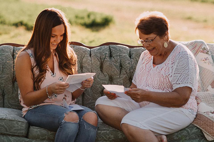 Bride Has A Surprise Photo Shoot With Her Terminally Ill Grandma, And We Can't Stop Crying Asjpd-grandma-bond-with-granddaughter-photoshoot-2