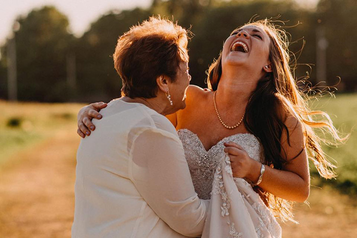 Bride Has A Surprise Photo Shoot With Her Terminally Ill Grandma, And We Can't Stop Crying Pr5jf-grandma-bond-with-granddaughter-photoshoot-11