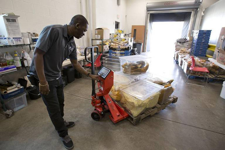 TCU food recovery for homeless shelter after games