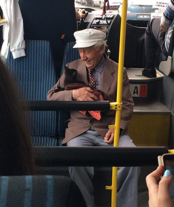 w2t8d-happy-elderly-man-and-his-cat.jpg