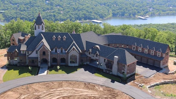 cole hamels donates mansion to special needs
