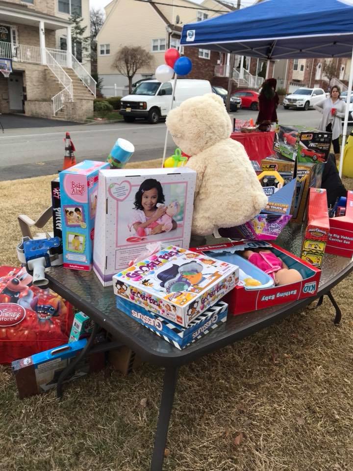 8 year old boy collects thousands of toys for kids in puerto rico