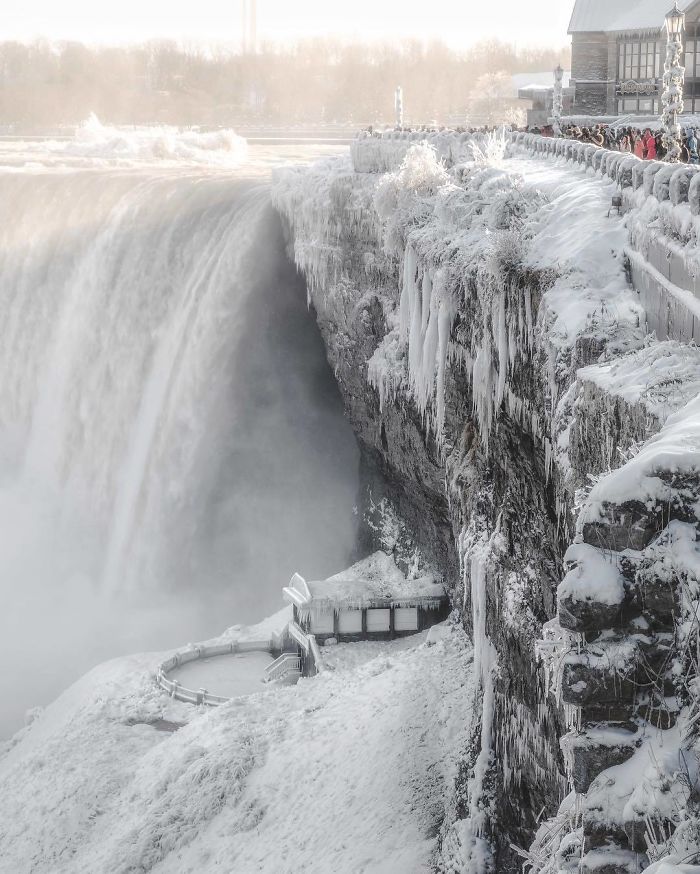 niagara falls frozen narnia beautiful