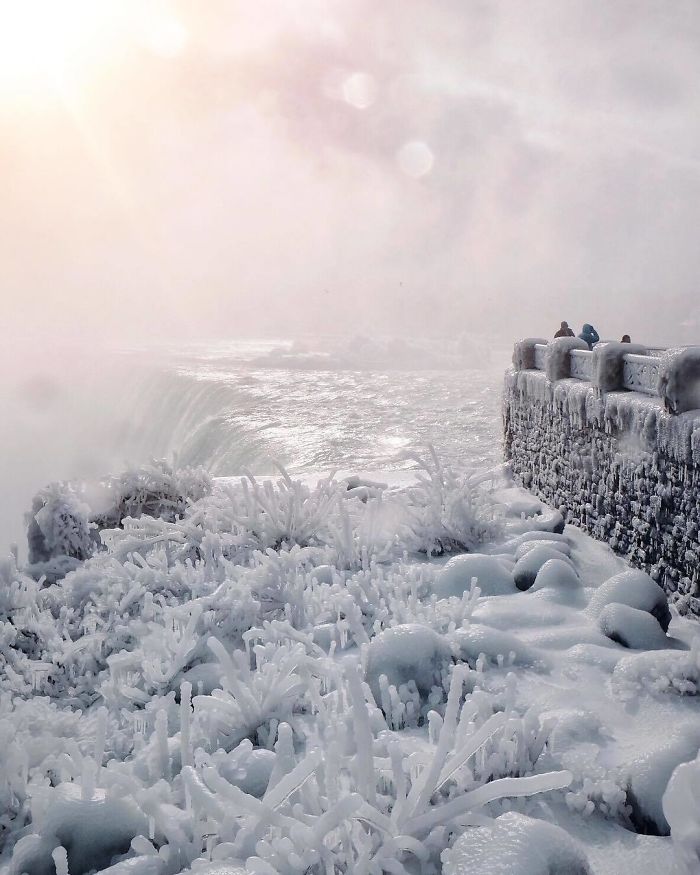 niagara falls frozen narnia beautiful