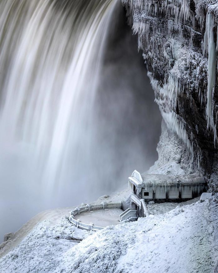 niagara falls frozen narnia beautiful