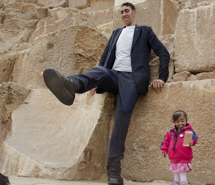 tallest man shortest woman pictures