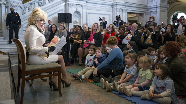 Dolly parton donates 1 millionth book to kids