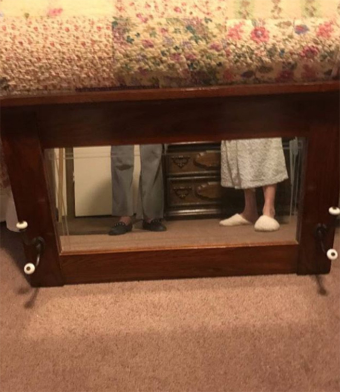 people taking pictures of mirrors on craigslist funny