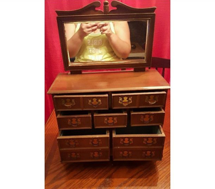 people taking pictures of mirrors on craigslist funny