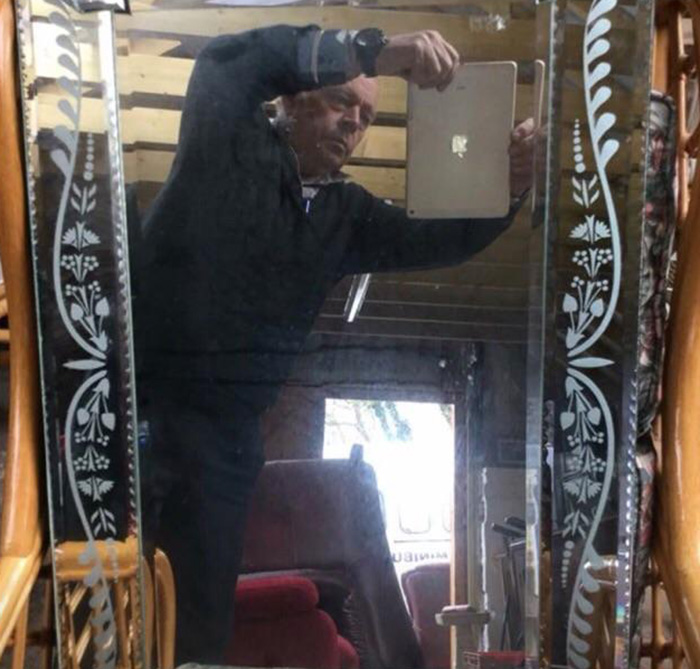 people taking pictures of mirrors on craigslist funny
