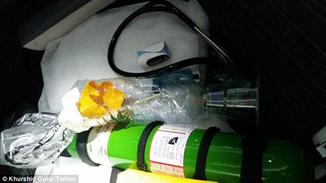 surgeon makes nebulizer on plane for kid asthma attack