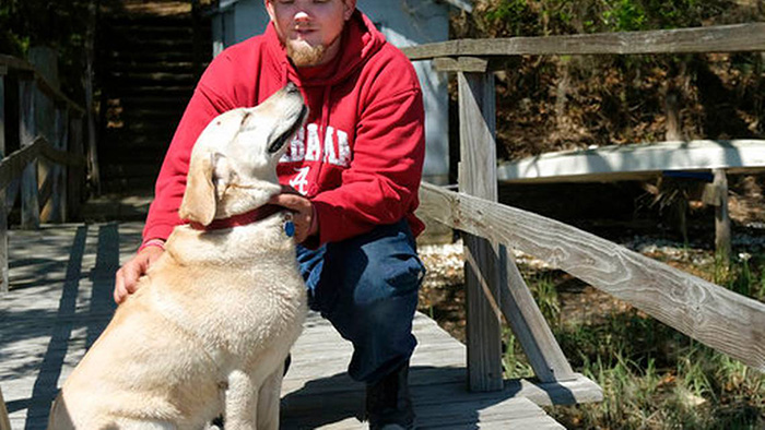 dog saves man from river