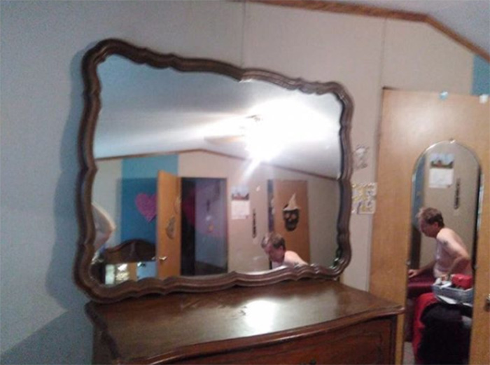 people taking pictures of mirrors on craigslist funny