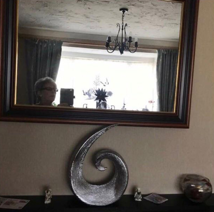 people taking pictures of mirrors on craigslist funny