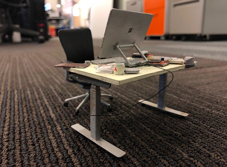 Employees Shrink Coworker S Desk While He S On Vacation