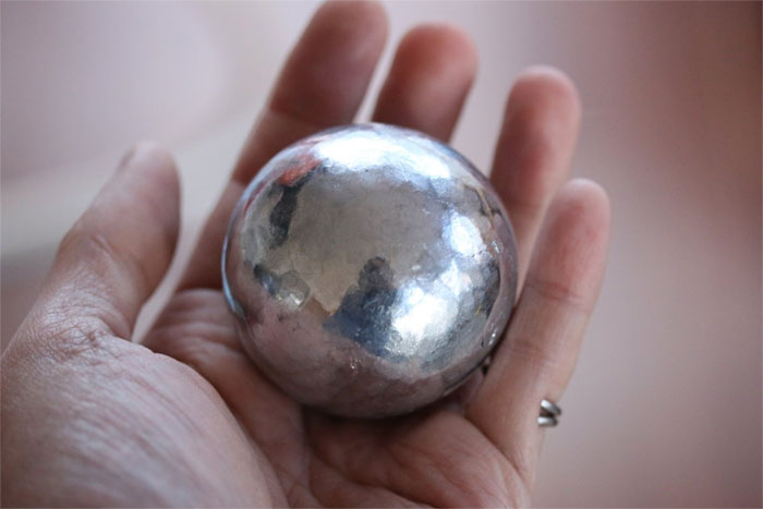 A current Japanese trend is polishing tin foil balls into perfection