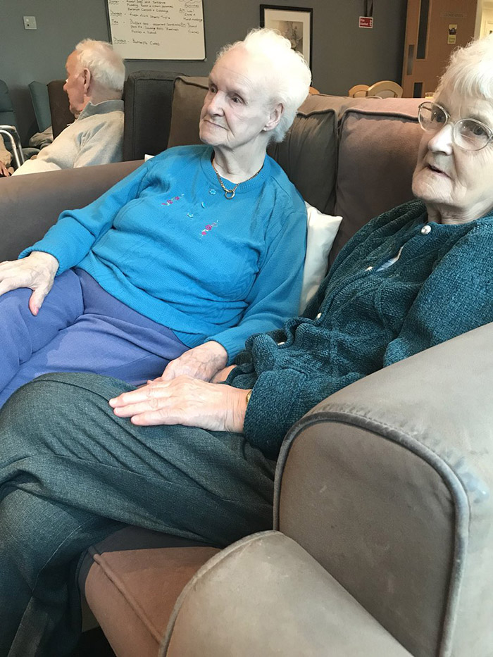 grandmother makes friend at nursing home dementia