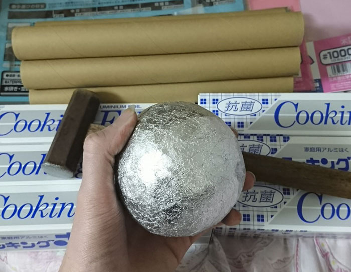 A current Japanese trend is polishing tin foil balls into perfection