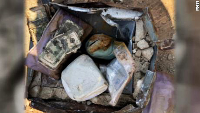 couple finds buried safe with money jewelry