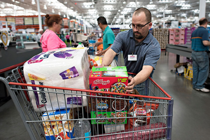 costco raises minimum wage to 14 dollars an hour