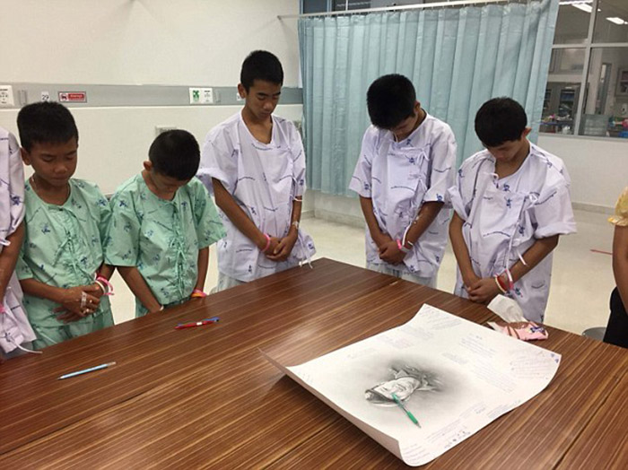 Thai boys cry honor seal who died in rescue