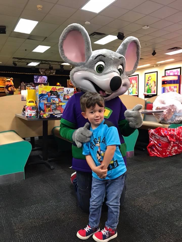 chuck e cheese party for kid