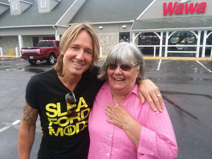 woman thought Keith Urban was poor