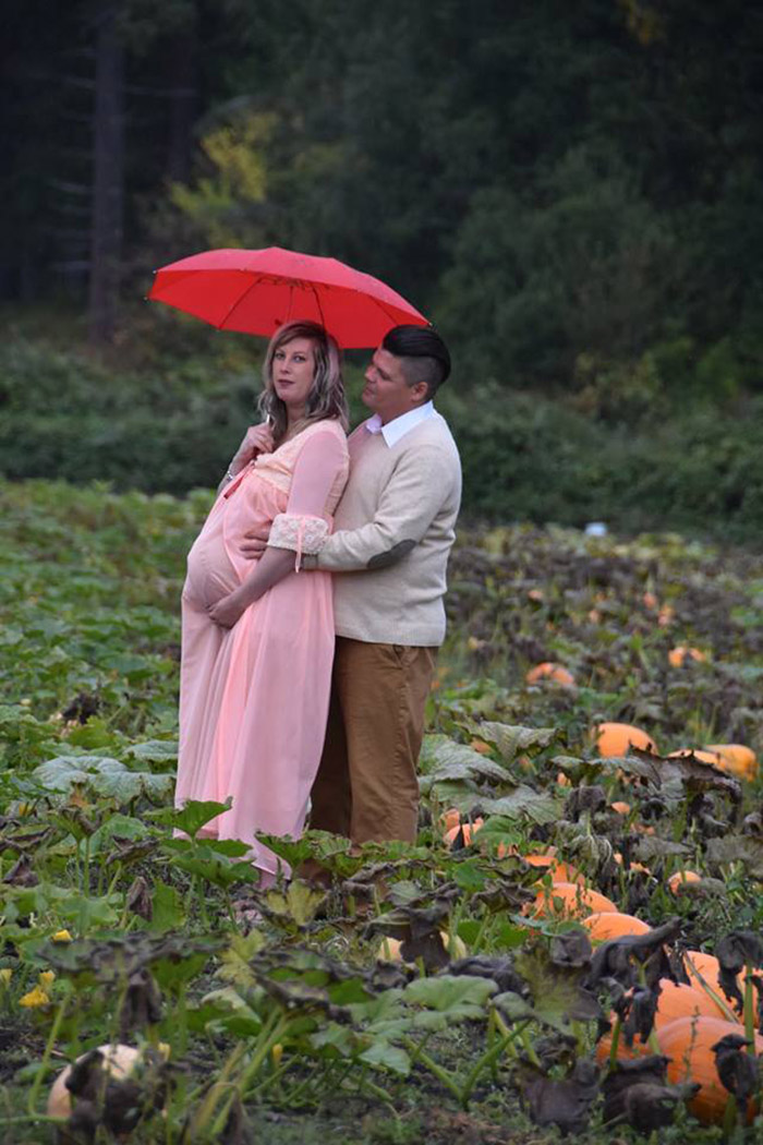 maternity shoot alien