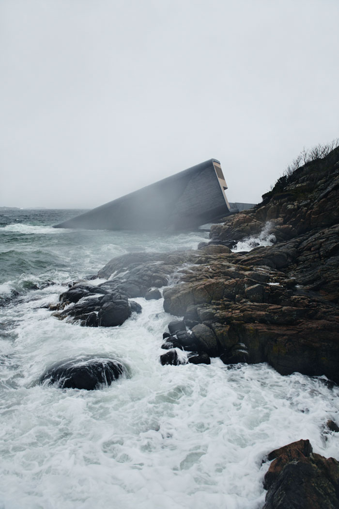 There's A New Underwater Restaurant In Norway And It Looks Amazing Qxs8c-underwater-restaurant-6